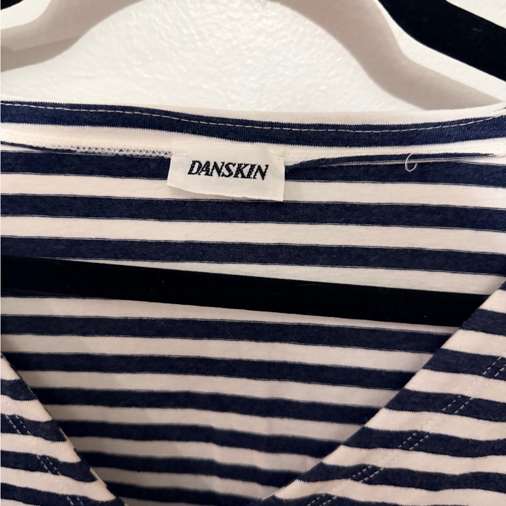 Danskin Navy and White Striped Short Sleeve Cropped Tee - Picture 2 of 5
